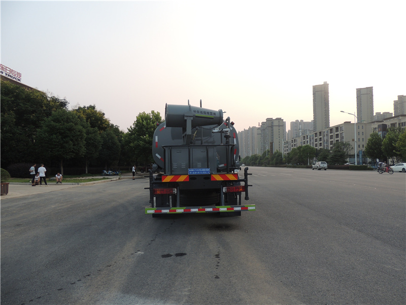湖北盈通汽車藍牌解放抑塵車